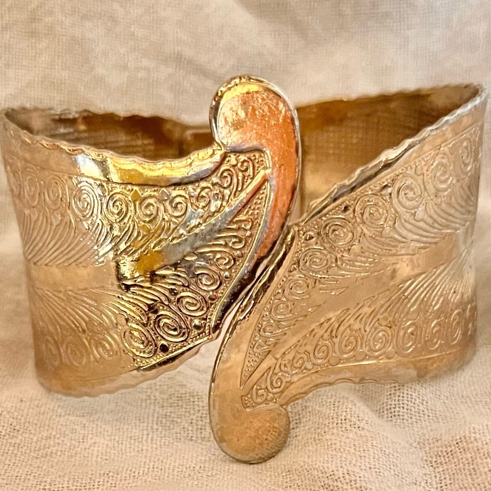 Vintage Silver Tone Etched Hinged Cuff Bracelet Ornate Scroll Leaf Boho Bangle